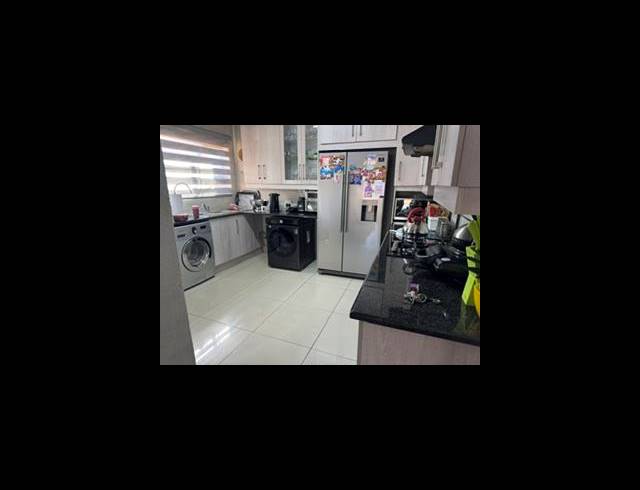 3 BEDROOM HOUSE FOR SALE IN SOUTH CREST
